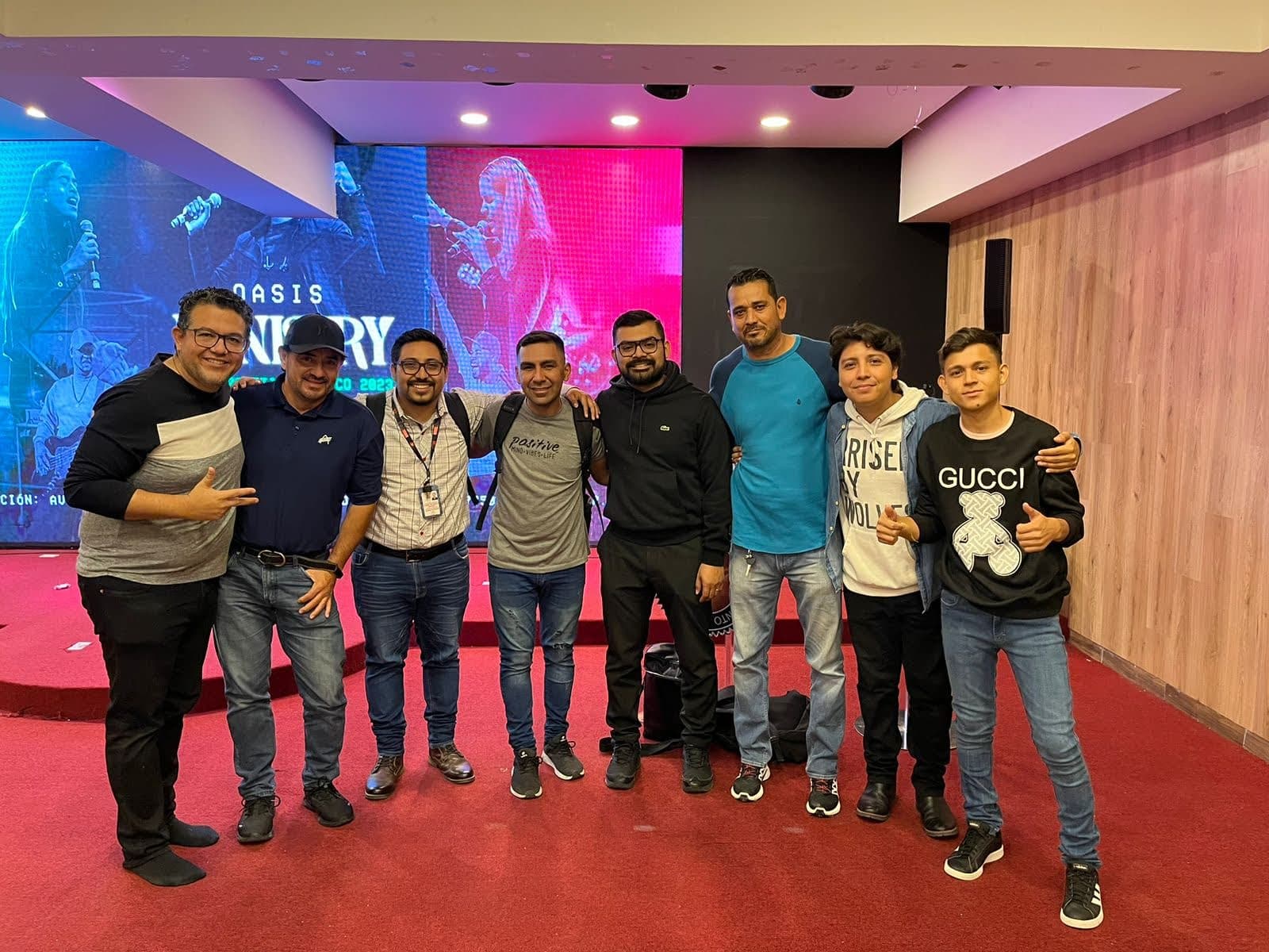 Charla con el team de Oasis Ministry, Cancún, México